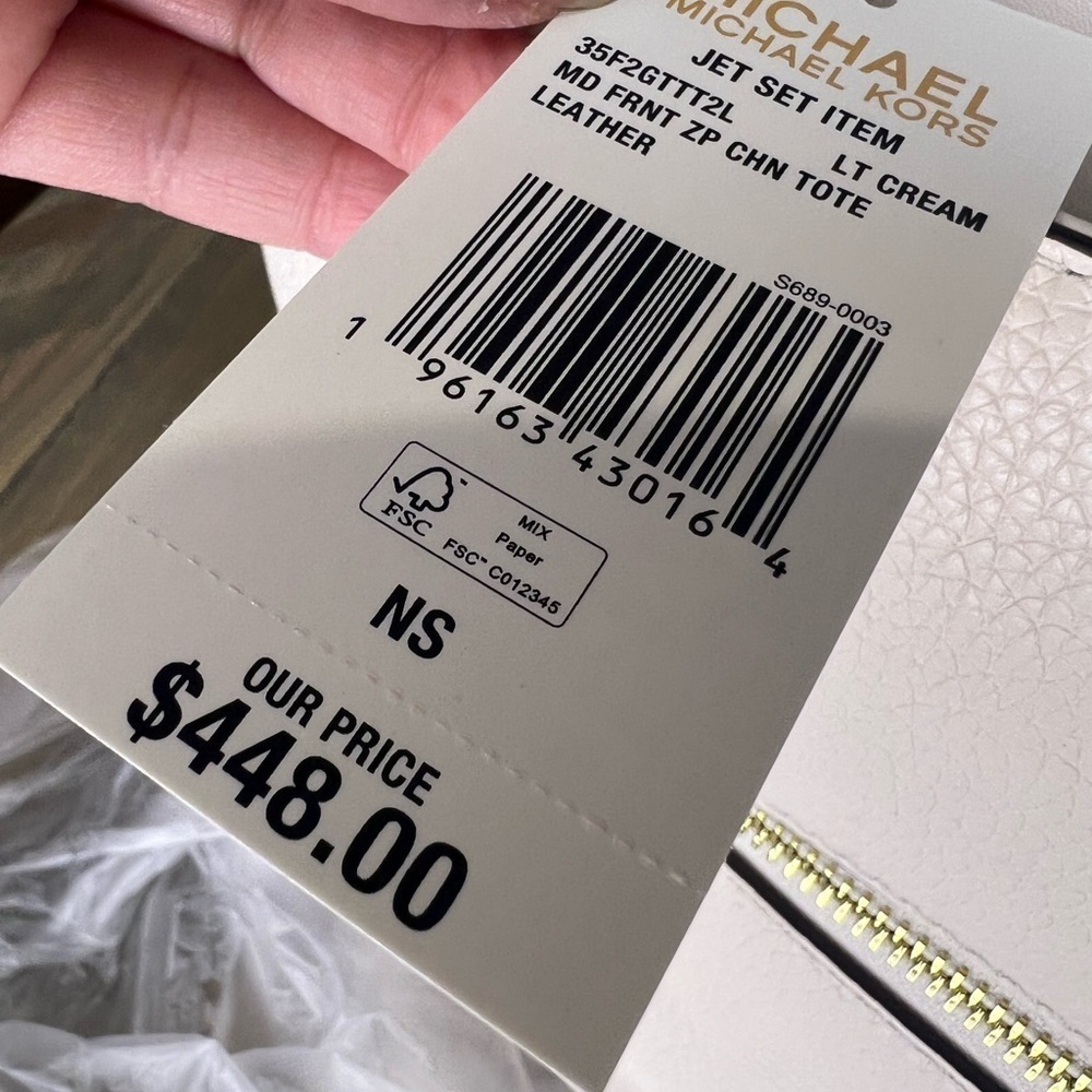 BIN047.6 NWT Michael Kors Jet Set Medium Tote Light Cream Leather - Picture 3 of 4